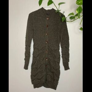 Press pin tuck sweater cardigan jacket. Small